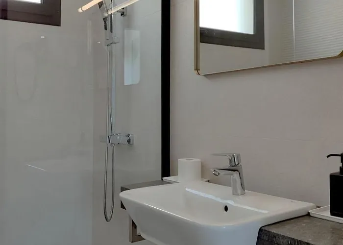 Atemberaubende Mit Passender Aussicht By Interhome * 멜로네라스